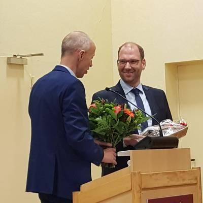 Glückwünsche für den neu gewählten Kandidaten